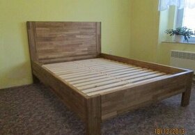 Drevena postel