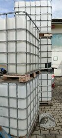 Plastová 1000 litrová nádrž ibc kontajner - 1