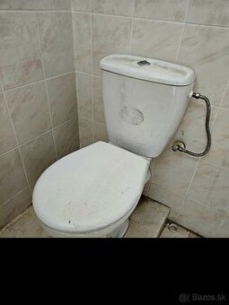 WC misa so splachovacou nádržkou – funkčné, zachovalé