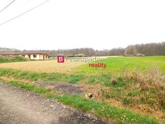 Rozľahlý slnečný pozemok pod horou – investičná príležitosť