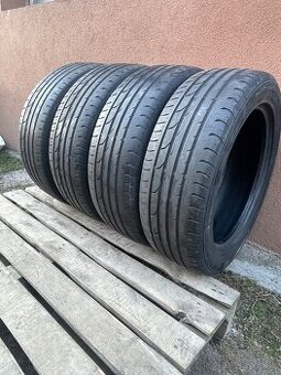 Continental 215/55 R18 4x=80e