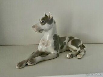 Porcelanovy pes nemecka doga Lomonosov