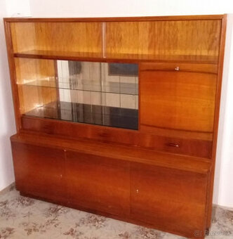 Retro starožitný nábytok