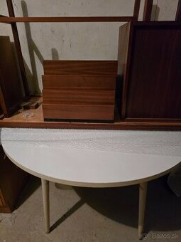 Kuchynský okrúhly stôl a pracovný stôl