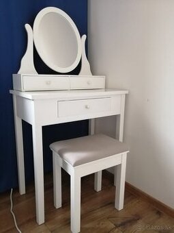 Kozmetický stolik+ taburetka