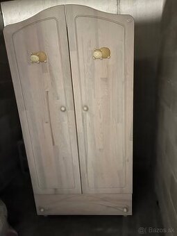 Predam detsky nabytok-skrinu a komodu s prebalovacim pultom