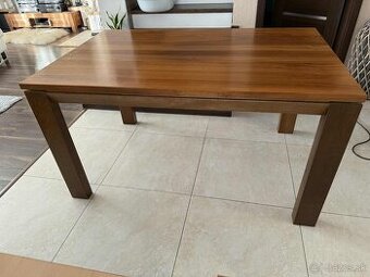 Jedálenský rozťahovací stôl