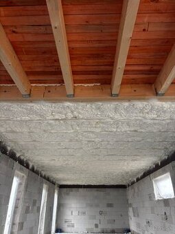 STRIEKANÁ PUR IZOLÁCIA – profesionálne zateplenie