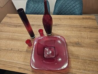 Elegantná sada rubínovo červeného skla