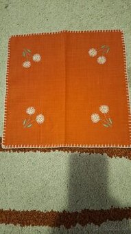 Predám obrusy-čisté,vypraté,vyžehlené,deky,prehozy,postelné