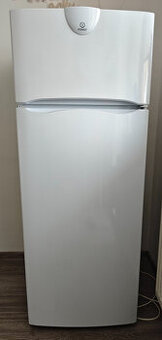 Chladnička s malou mrazničkou Indesit