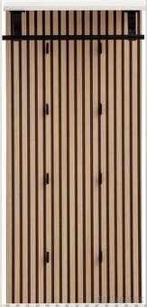 Vešiak na oblečenie s dreveným dekorom