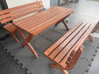 Záhradný stôl a lavice