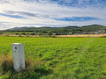 Stavebný pozemok 673 m2 v Štitároch s výhľadom na Zobor i Ži
