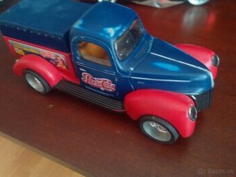 Predam Ford 1:18 Golden