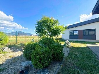 Zariadený rodinný dom s rozľahlým pozemkom, Rakovo, 2.261 m2