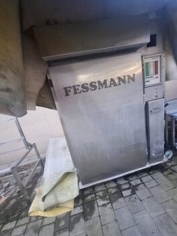 Udiaren Fessman, Stahovacka na kože Grasseli