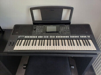 Yamaha PSR S750