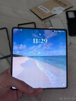 Honor Magic V2