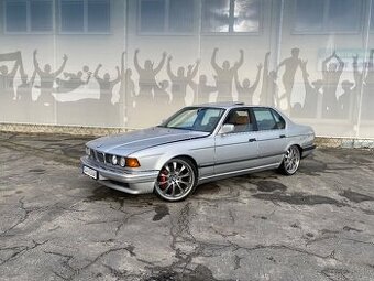 BMW e32 735i