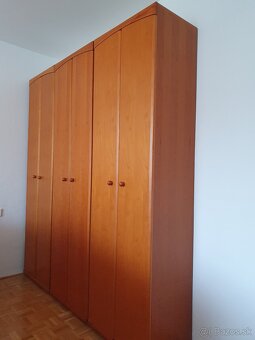 Predám zachovalé skrine moderného vzhľadu
