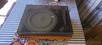 Gramofón plne funkčný.
