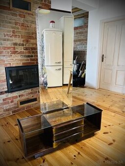 retro toaletny stolik so zrkadlom