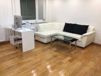 Dám do nájmu veľkú prechodnú izbu v KE jednej dvom študentká