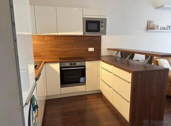 Na prenájom prakticky riešený 2-izbový byt - ul. Jégého, Bra