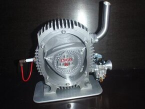 Velký (výška 25cm) výukový model Wankelova motoru