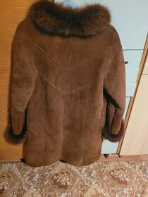 Elegantný kožený kabát 42
