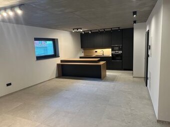 Prenajmem v centre Čadce veľký 1 izbový byt o rozlohe 51 m2