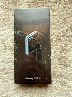 SAMSUNG Galaxy Z Flip6