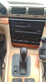 rozpredaj 730i e38 radio,klima,tlacitka
