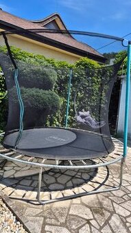 Trampolína