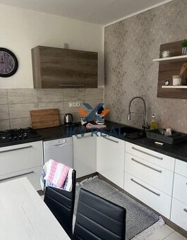 Na prenájom 3 izbový kompletne zariadený byt v Nových Zámkoc