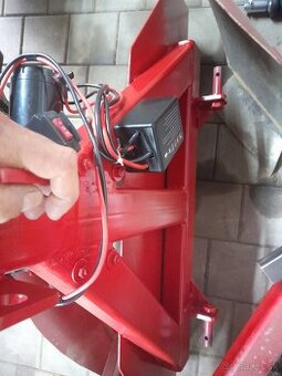 Predam el navijak za malotraktor do trojbodu