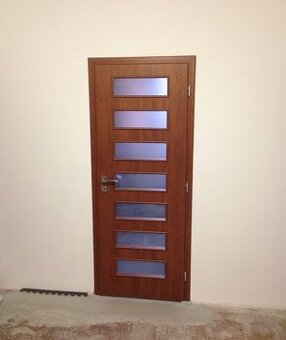 Predam interierove dvere so zarubnou - visna tmava