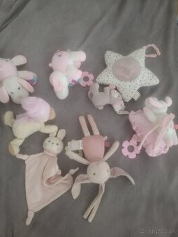 Hračky do postieľky