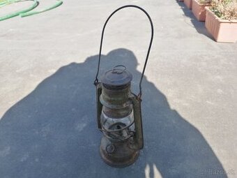 Predám starožitná petrolejová lampa