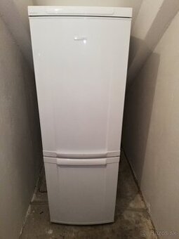 Predám chladničku s mrazničkou ELECTROLUX