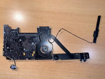 Macbook 820-2936-A nefunkčná základná doska + repro + anténa