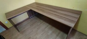 Predám veľký kancelársky stôl robený na mieru, výška 80cm