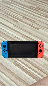 Nintendo Switch + hry a kufrik