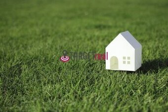 NA PREDAJ RODINNÝ DOM V OBCI DIVÍN – VHODNÝ NA KOMPLETNÚ REK