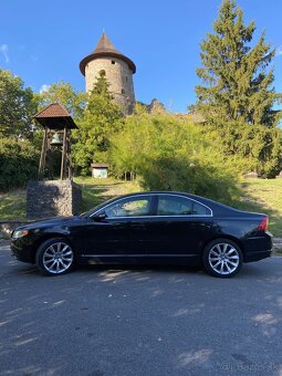 S80, čierny sedan, limuzína