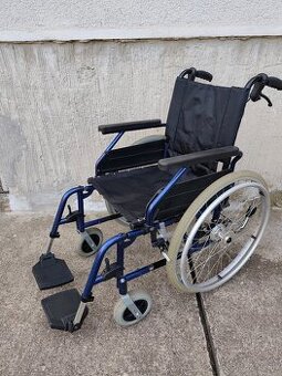 Skladací invalidný vozík