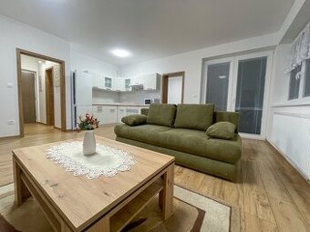 Dvojizbový byt s balkónom na prenájom, Vráble