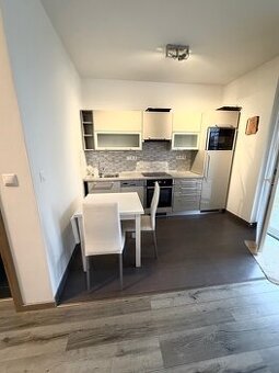 Na Prenájom útulný 1 izbový byt v Slovenskom Grobe 550,- Eur