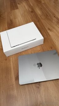 MacBook Air 13" (M2, 2022)